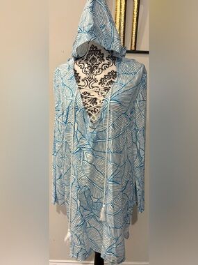 Charlie Holiday Blue and White Leaf-Print Hooded Swim Coverup